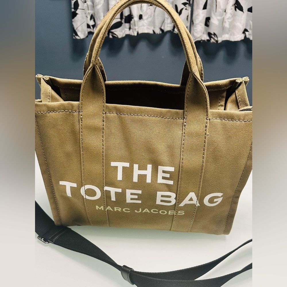 Marc Jacobs The Tote Bag